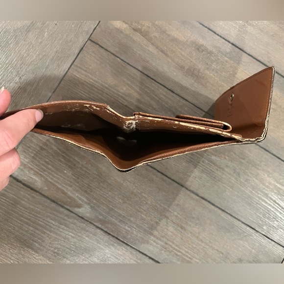 Louis Vuitton Trifold Wallet - Picture 16 of 17
